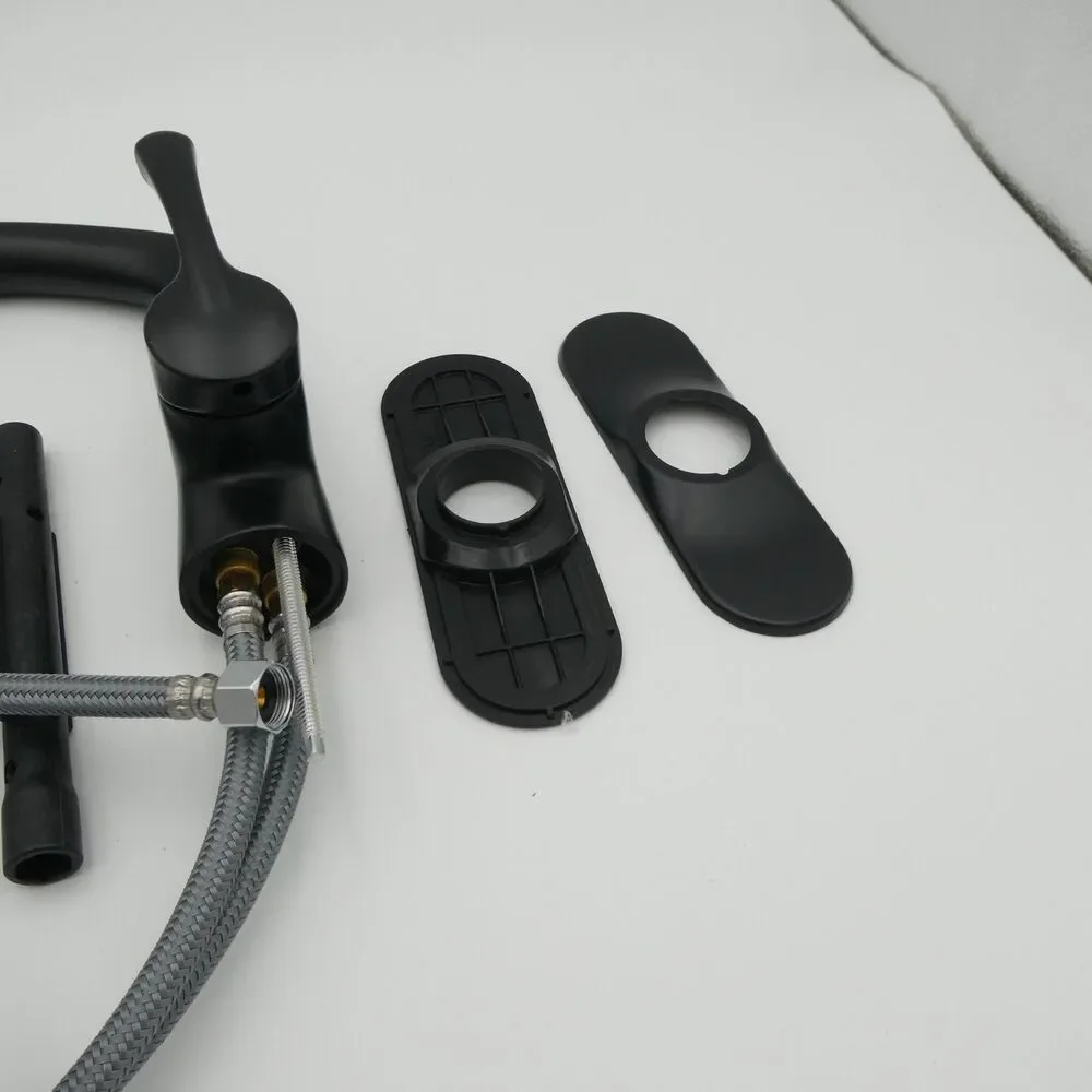 Delta Larkin 15890LF-BL Bathroom Faucet Single Handle Matte Black New Open Box